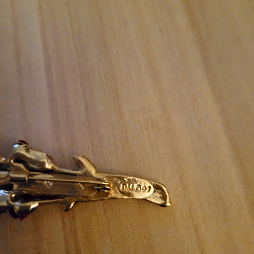 Avon Dozen Roses Brooch - Picture 3 of 4